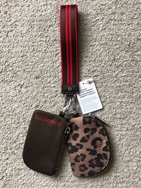 LULULEMON-Dual Pouch Wristlet - Leopard.NWT.